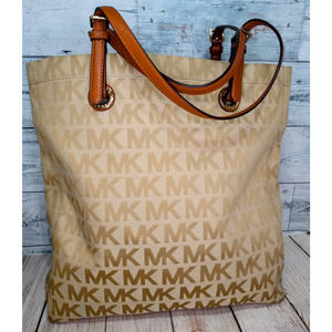 Michael Kors Signature Jet Set Tote